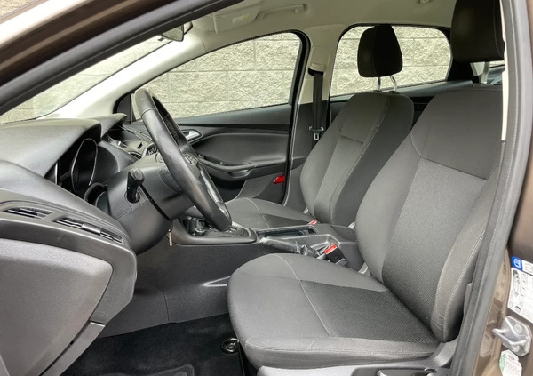 Ford Focus cena 33900 przebieg: 184000, rok produkcji 2015 z Będzin małe 79